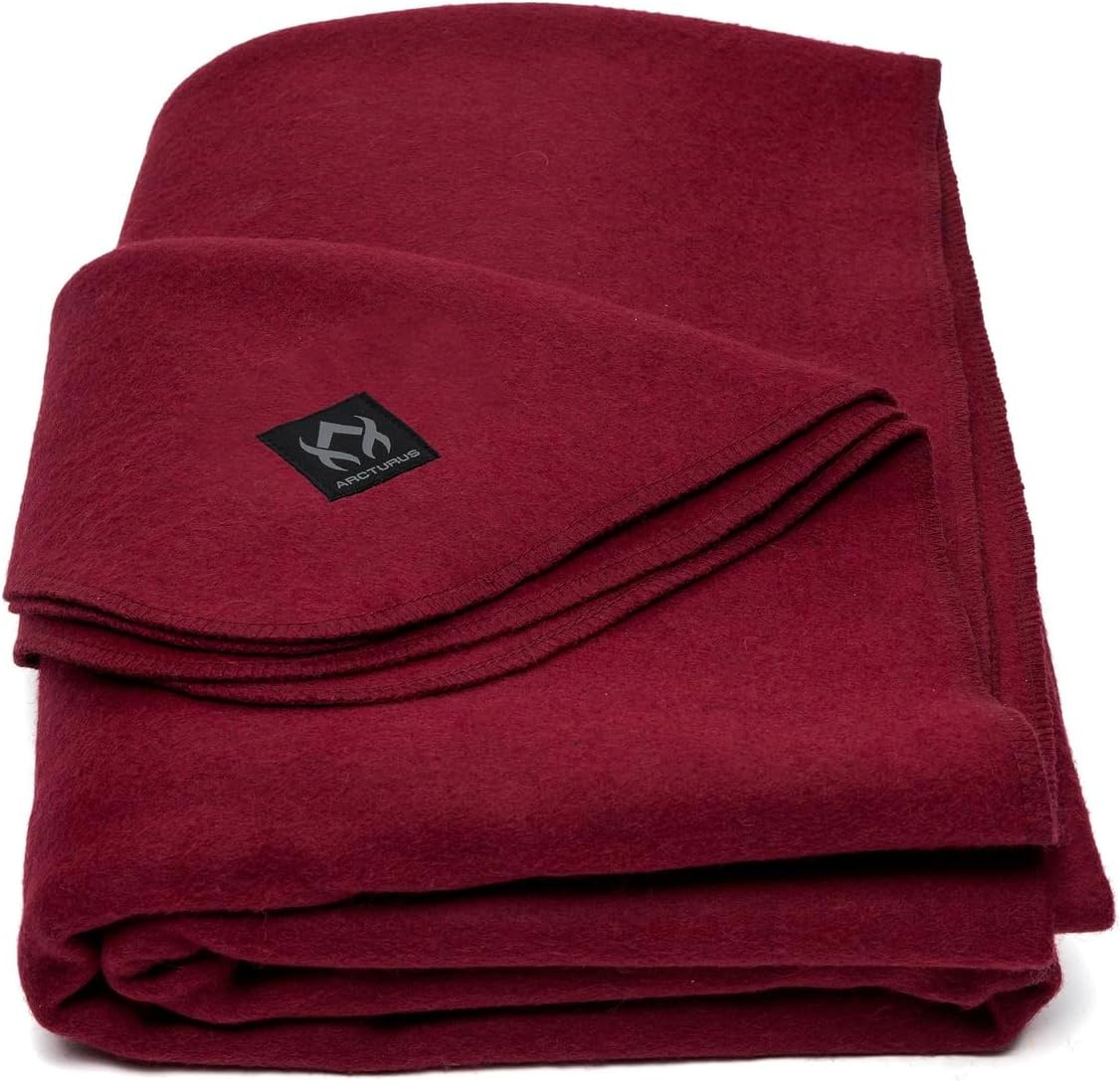 Best Blankets & Throws for Outdoor Fall Movie Nights (2026)
